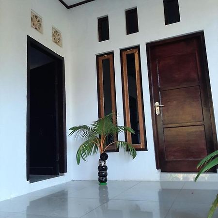 Riung Tiga Empat Tujuh Guesthouse 外观 照片