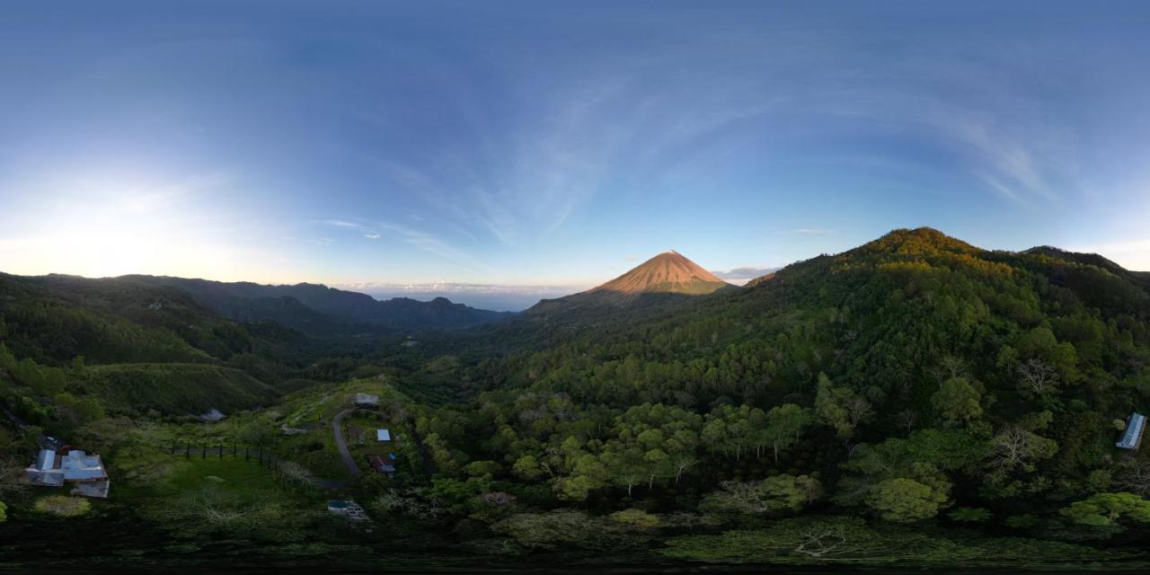 Riung Tiga Empat Tujuh Guesthouse 外观 照片