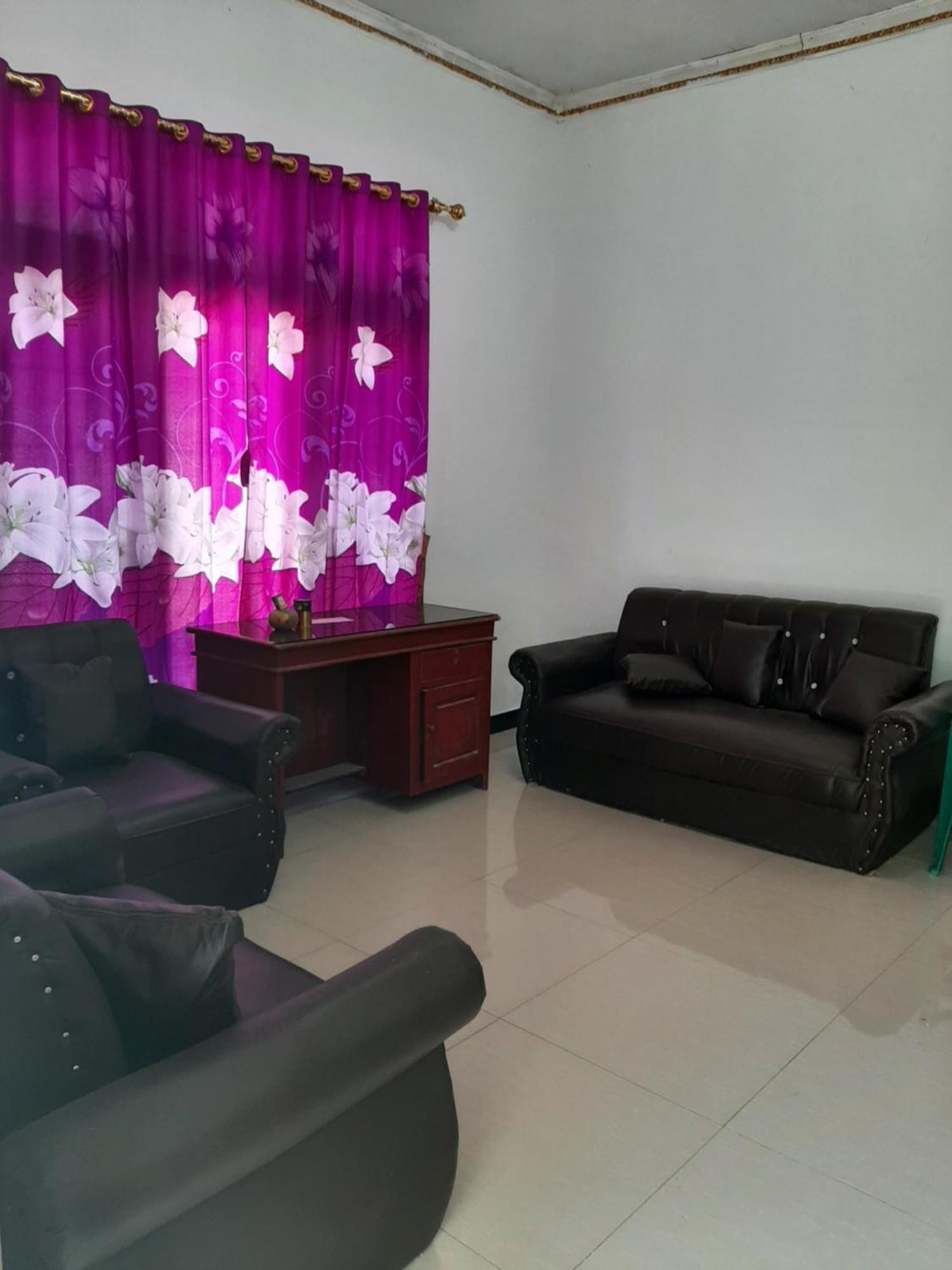 Riung Tiga Empat Tujuh Guesthouse 外观 照片