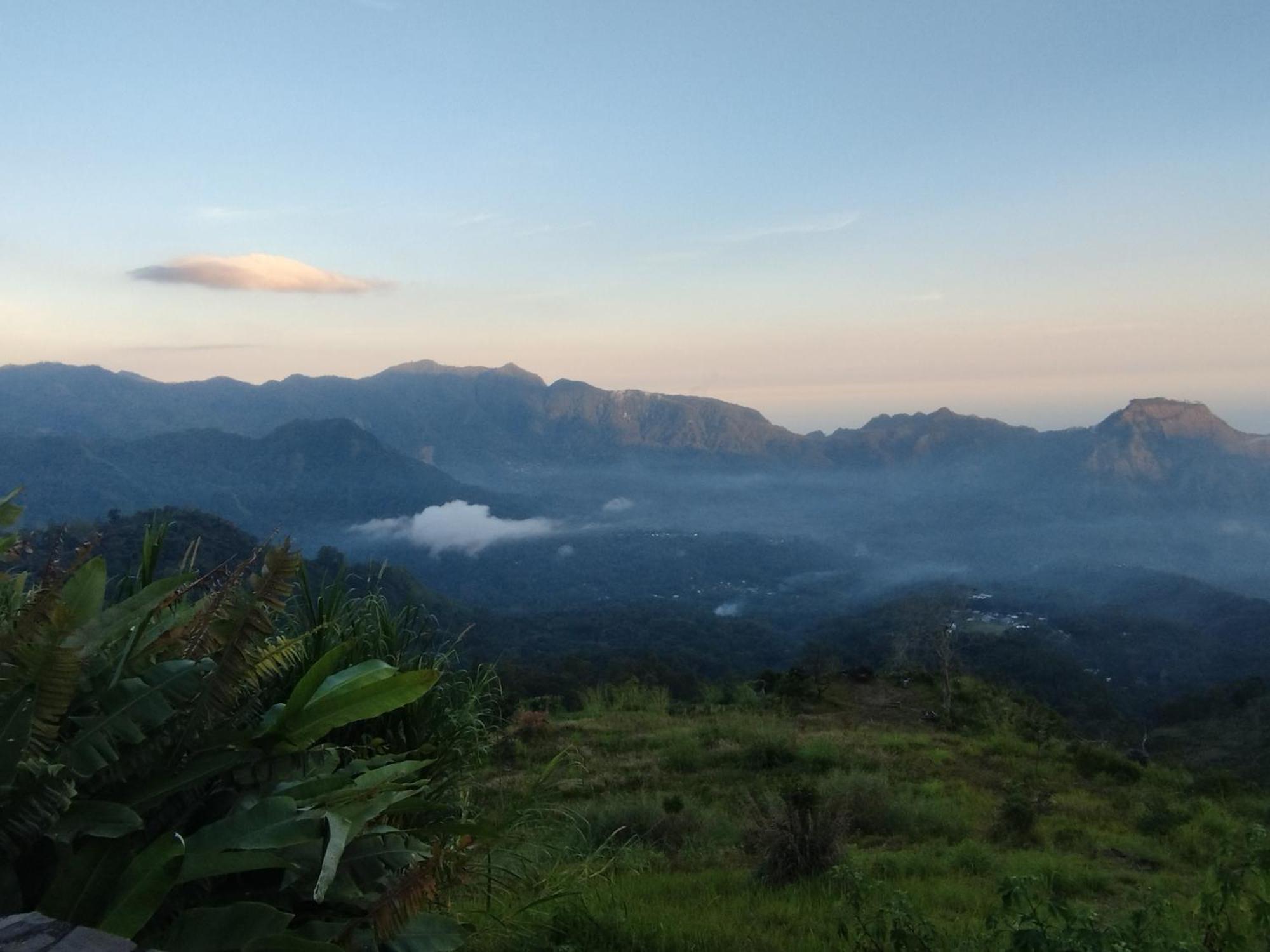 Riung Tiga Empat Tujuh Guesthouse 外观 照片