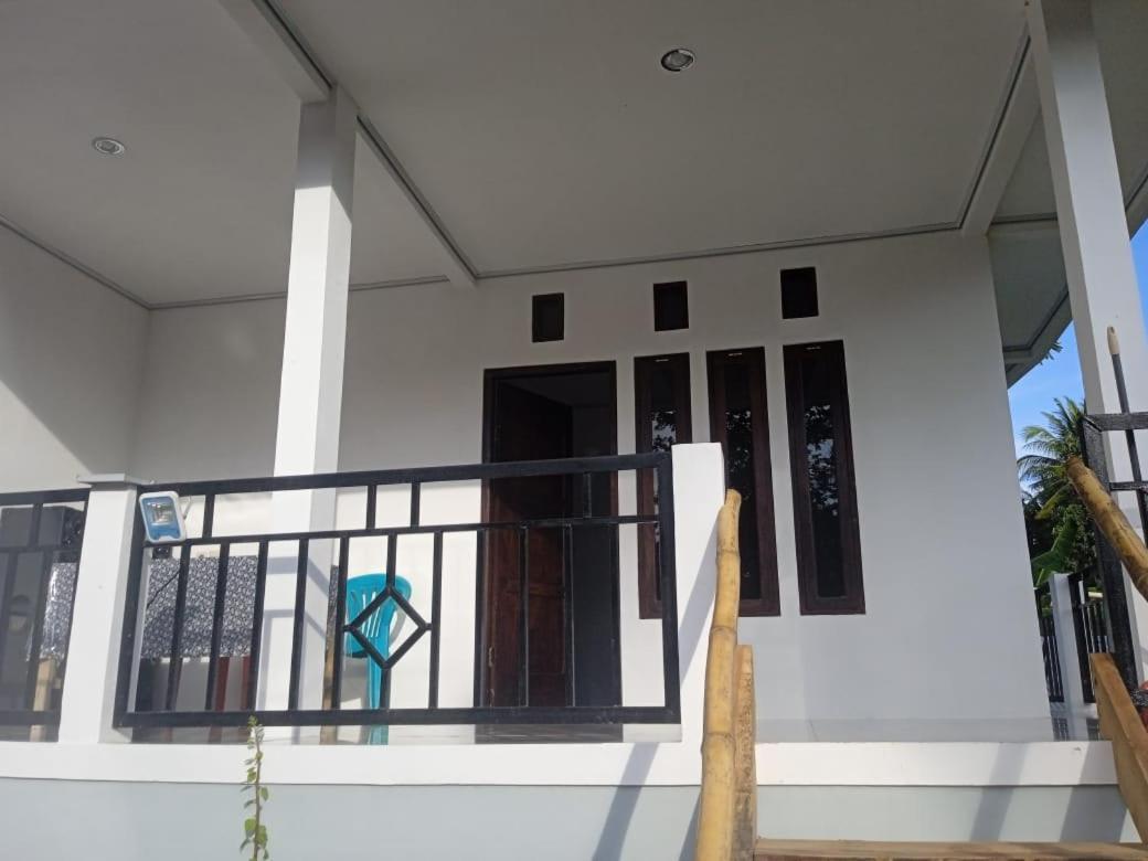 Riung Tiga Empat Tujuh Guesthouse 外观 照片