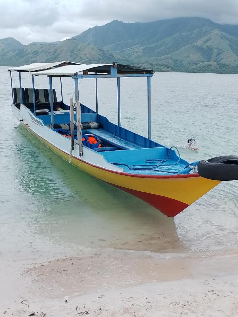 Riung Tiga Empat Tujuh Guesthouse 外观 照片
